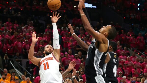 Knicks rally to beat Spurs in NBA Finals game-one thriller