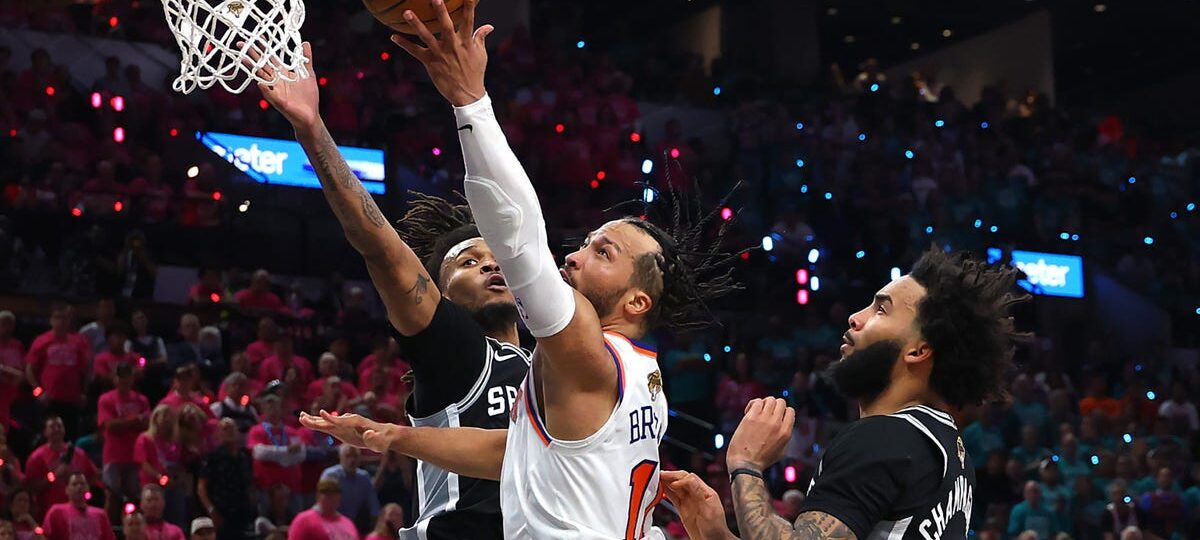 Everybody wants tickets to the Knicks' NBA Finals games. Here's how one bank is dealing with client requests.