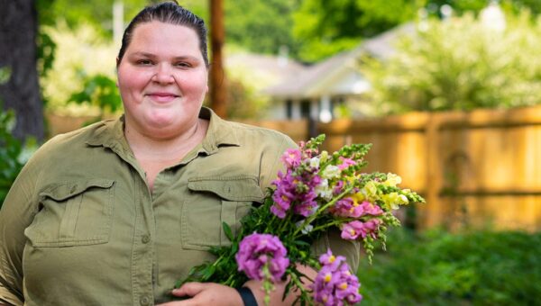 I asked strangers to let me grow flowers in their yards, and 40 people said yes. I turned their kindness into a business.