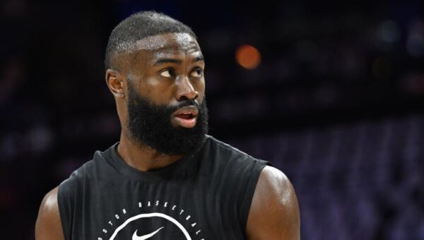 Celtics Reportedly Reverse Course, Offer Jaylen Brown For Giannis Antetokounmpo