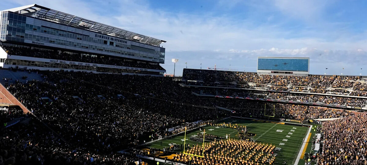 3-star defensive back Jonathan Harris commits to Iowa football