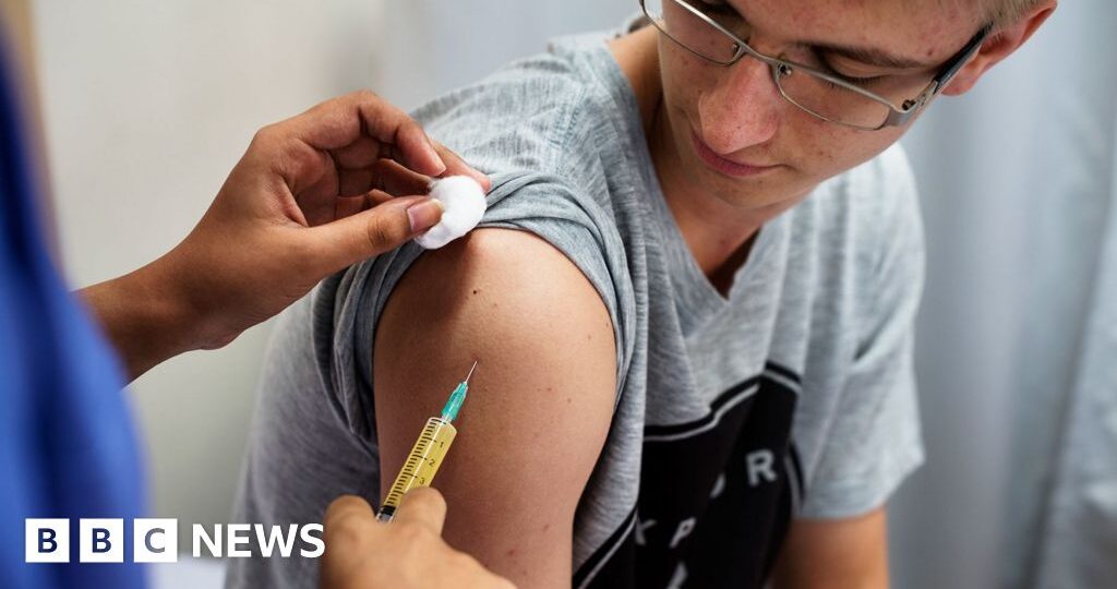 Meningitis B vaccine to be offered to a million young people
