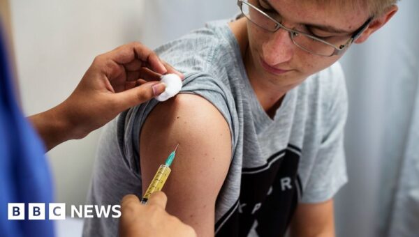 Meningitis B vaccine to be offered to a million young people