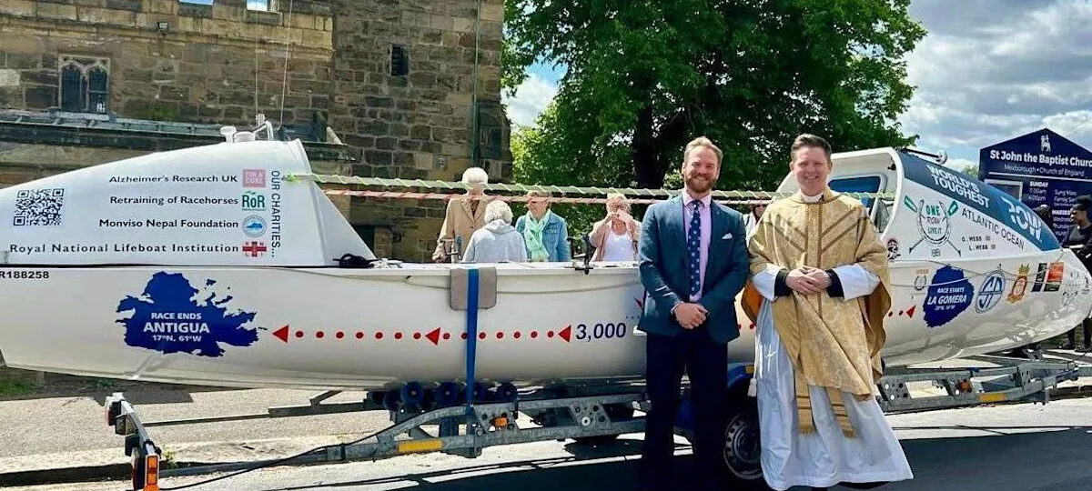 Vicar blesses boat ahead of siblings' Atlantic row