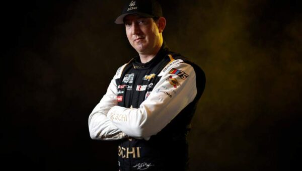 Kyle Busch’s father Tom drives tribute lap at Charlotte Motor Speedway