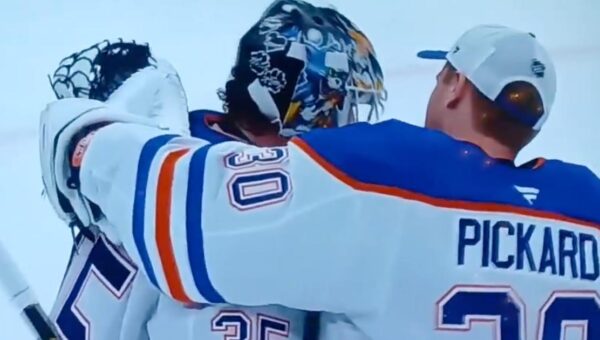 First major exit confirmed as Oilers goalie announces his own departure