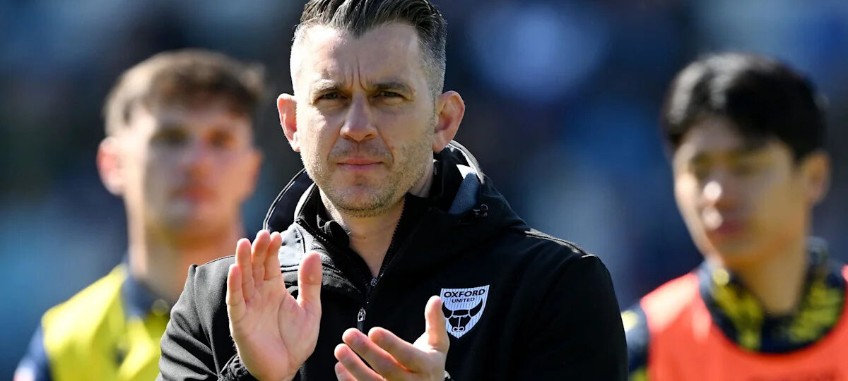 Oxford United sack head coach Bloomfield