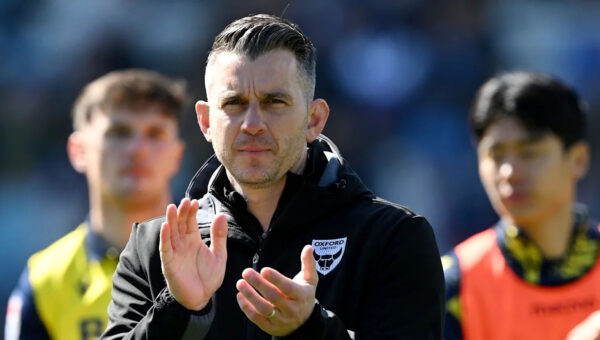 Oxford United sack head coach Bloomfield