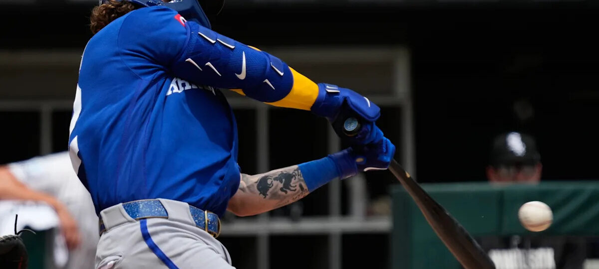 Carter Jensen extends his hitting streak as the Royals avoid sweep in 5-4 win over the White Sox