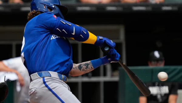 Carter Jensen extends his hitting streak as the Royals avoid sweep in 5-4 win over the White Sox