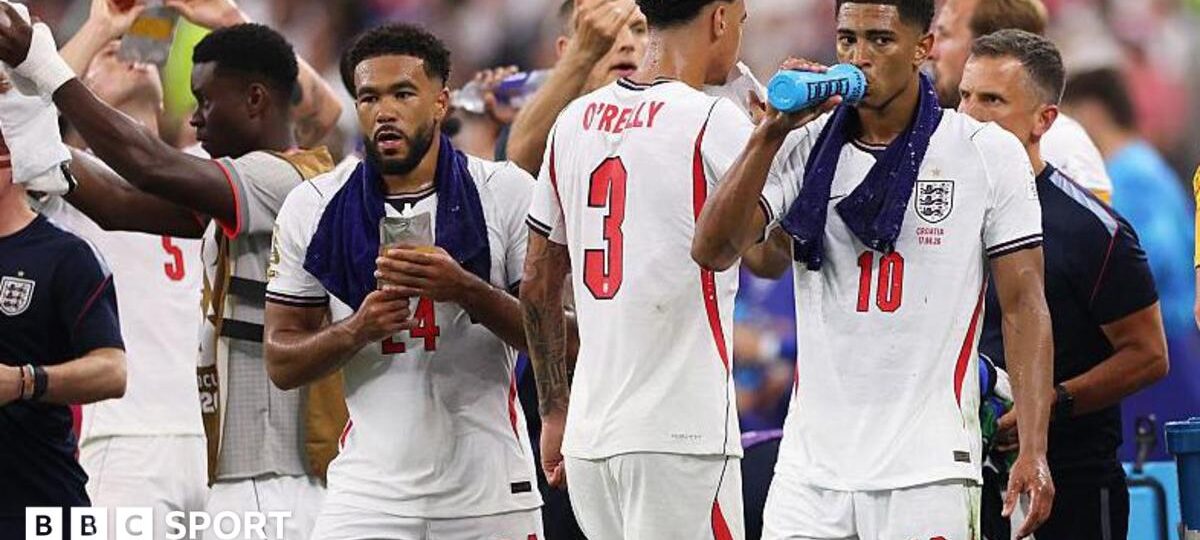 Fans boo, players adapt - the view on World Cup hydration breaks