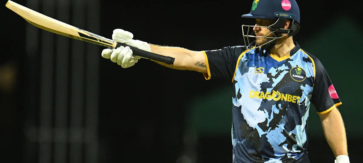 Glamorgan beat Somerset with last-ball boundary