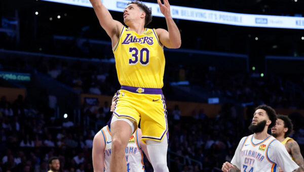 Lakers have reportedly given Chris Mañon a two-way qualifying offer