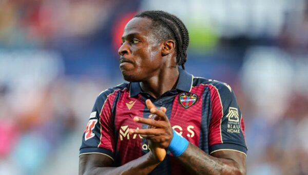 Three-way Premier League race for Levante forward