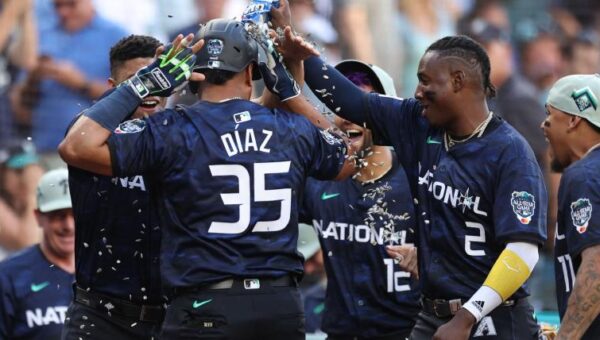 Rangers sign former Rockies All-Star Game MVP catcher