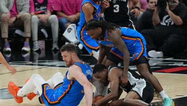 NBA reporter calls for Spurs to bench De'Aaron Fox in favor of better fit with Victor Wembanyama