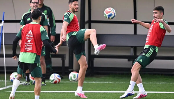 Mexico, Korea eye World Cup knockout berths