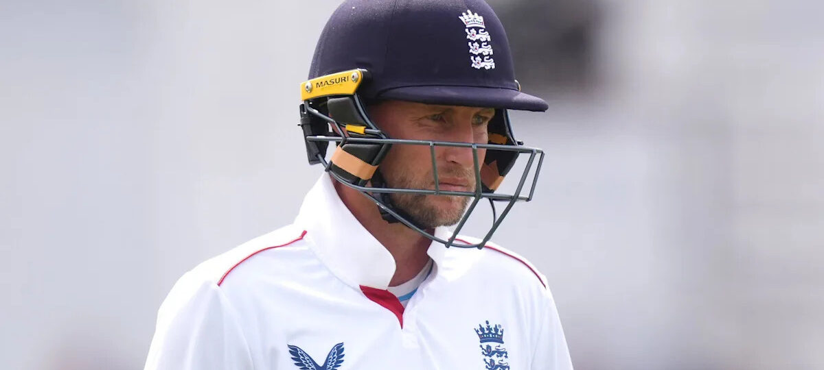 Root falls lbw to Smith early on day three to leave England 224-3