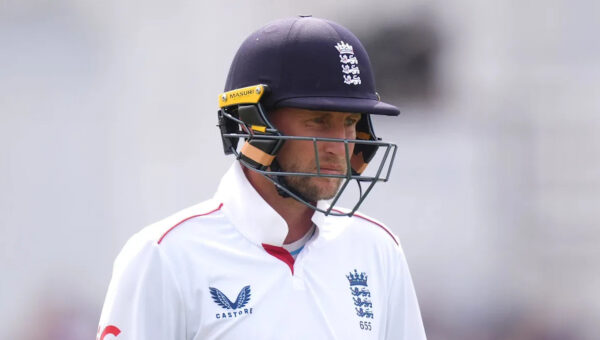 Root falls lbw to Smith early on day three to leave England 224-3