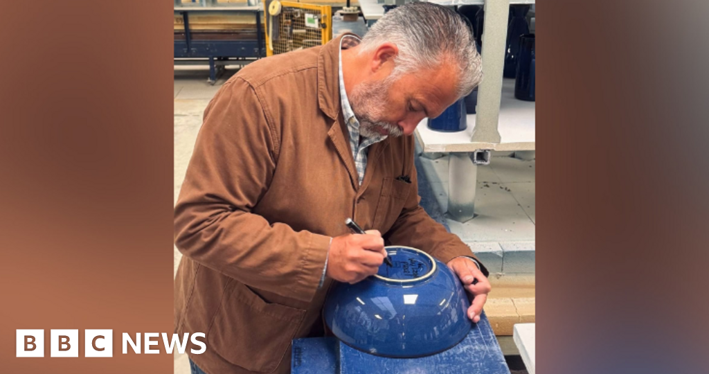 Final piece of 'iconic' Denby Pottery signed