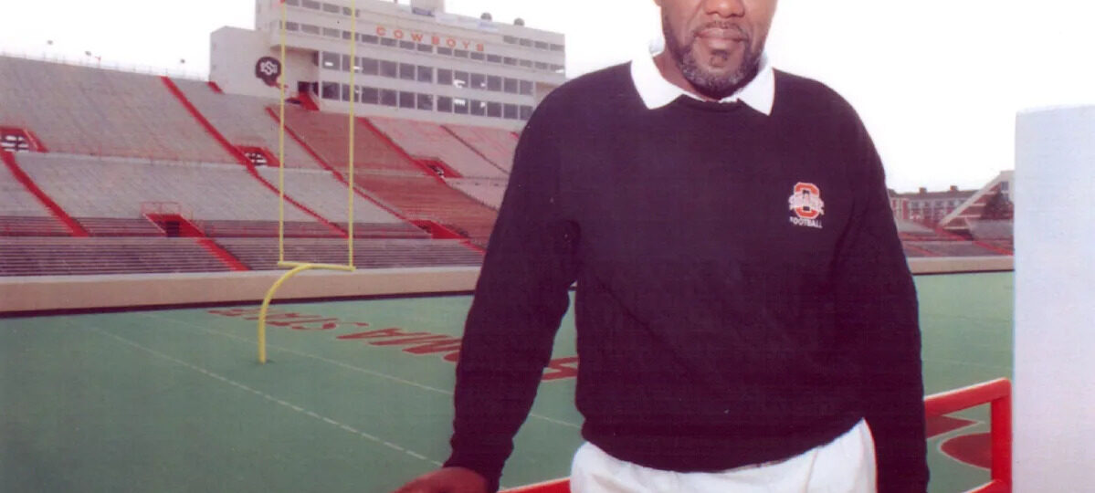 Former Oklahoma State football coach Bob Simmons dies at 77