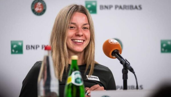Maja Chwalinska reacts after losing to Mirra Andreeva in Roland Garros final