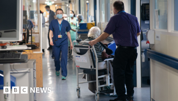 Nearly 3,000 patients a day in England face corridor care in NHS