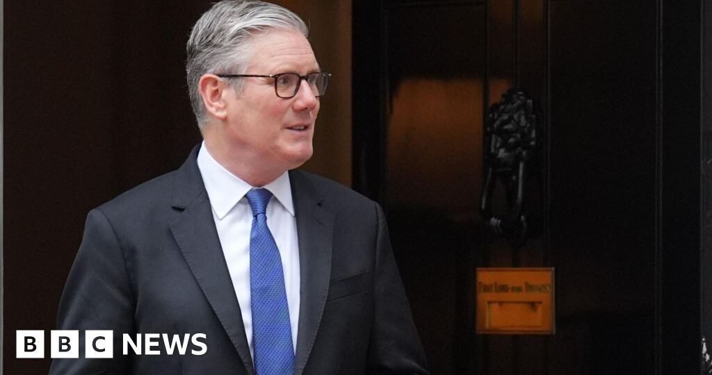 Starmer uses disappearing messages on his phone, No 10 confirms