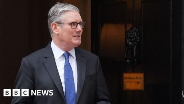 Starmer uses disappearing messages on his phone, No 10 confirms