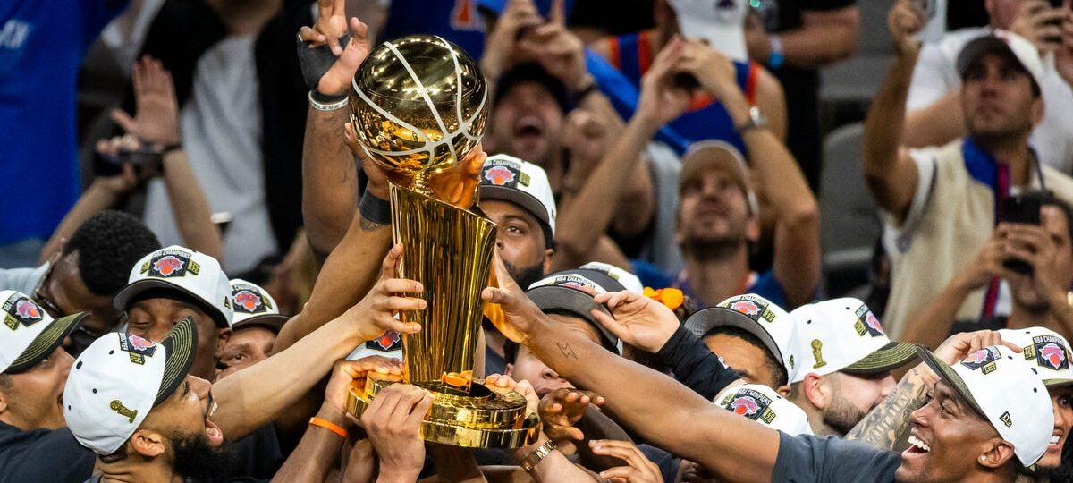 The latest NYC hustle: $100+ to hold a Knicks parade spot