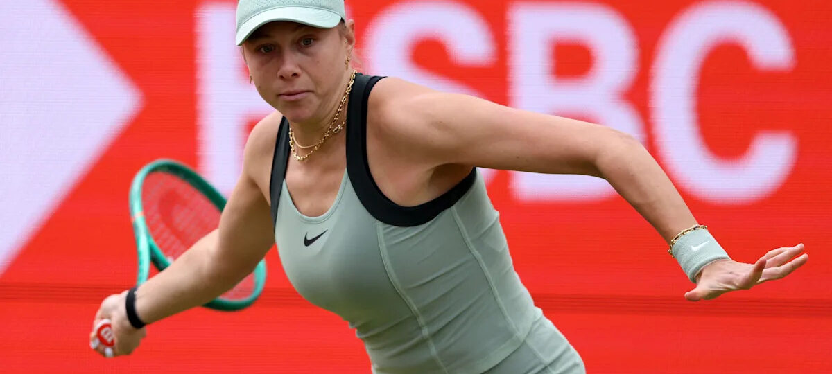 Queen's: Rain stops play as Anisimova serves for first set - watch