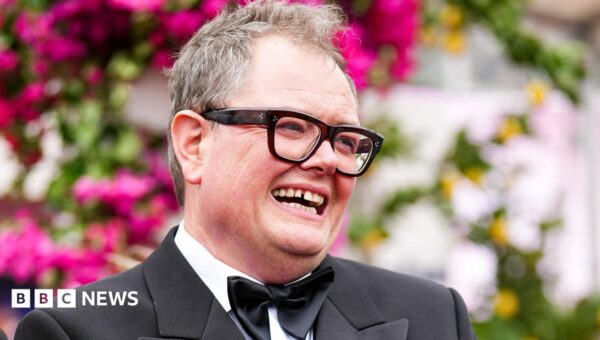 Alan Carr doesn’t want them, do you? Contents of comedian’s castle to be sold