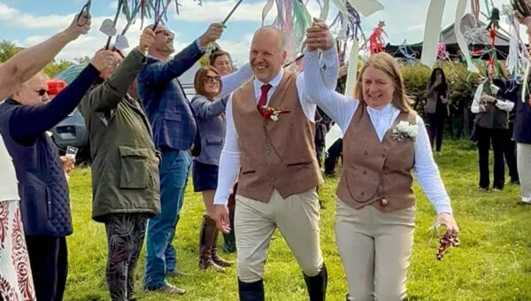 Couple marry at 24-mile Man v Horse race wearing matching waistcoats