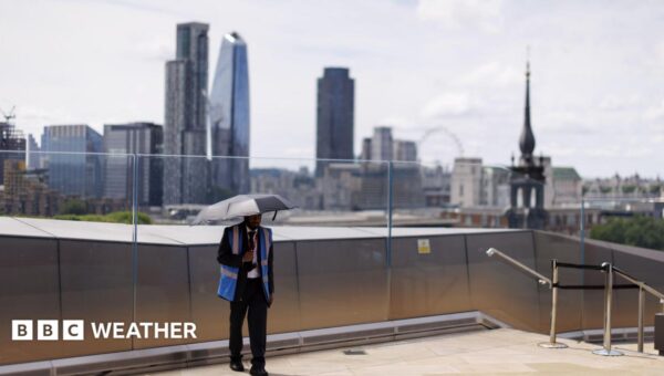 Amber Extreme Heat warning issued by Met Office as 35C heatwave approaches