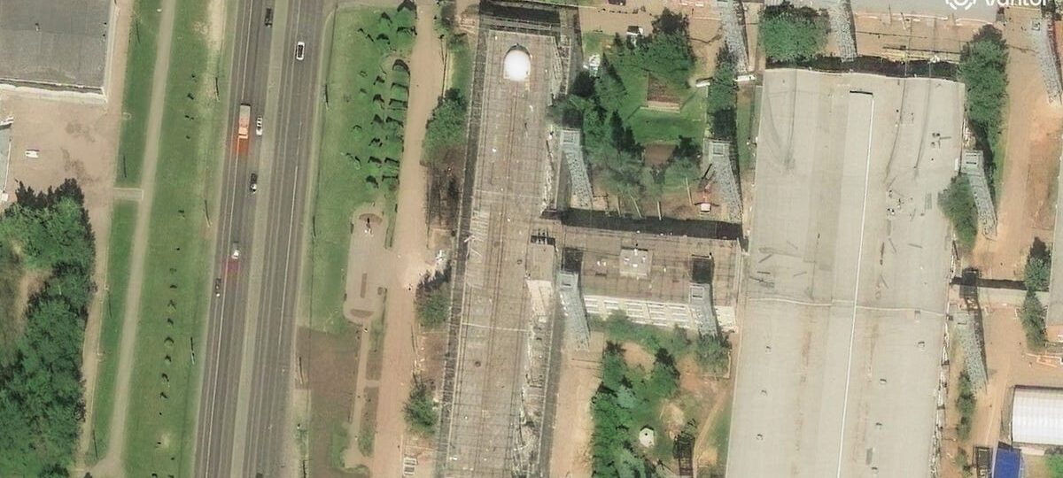 Russia wrapped a whole building in an anti-drone cage, satellite imagery shows. Ukraine fired on it with cruise missiles.