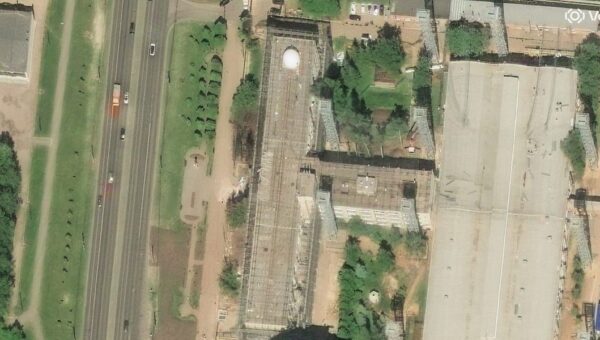 Russia wrapped a whole building in an anti-drone cage, satellite imagery shows. Ukraine fired on it with cruise missiles.