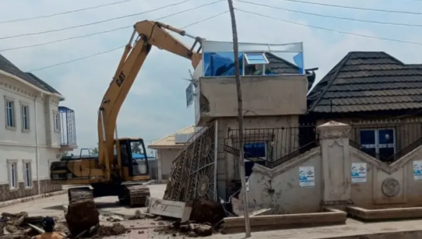 Oyo Govt demolishes building used for storing arms in Ibadan