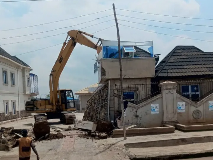 Oyo Govt demolishes building used for storing arms in Ibadan