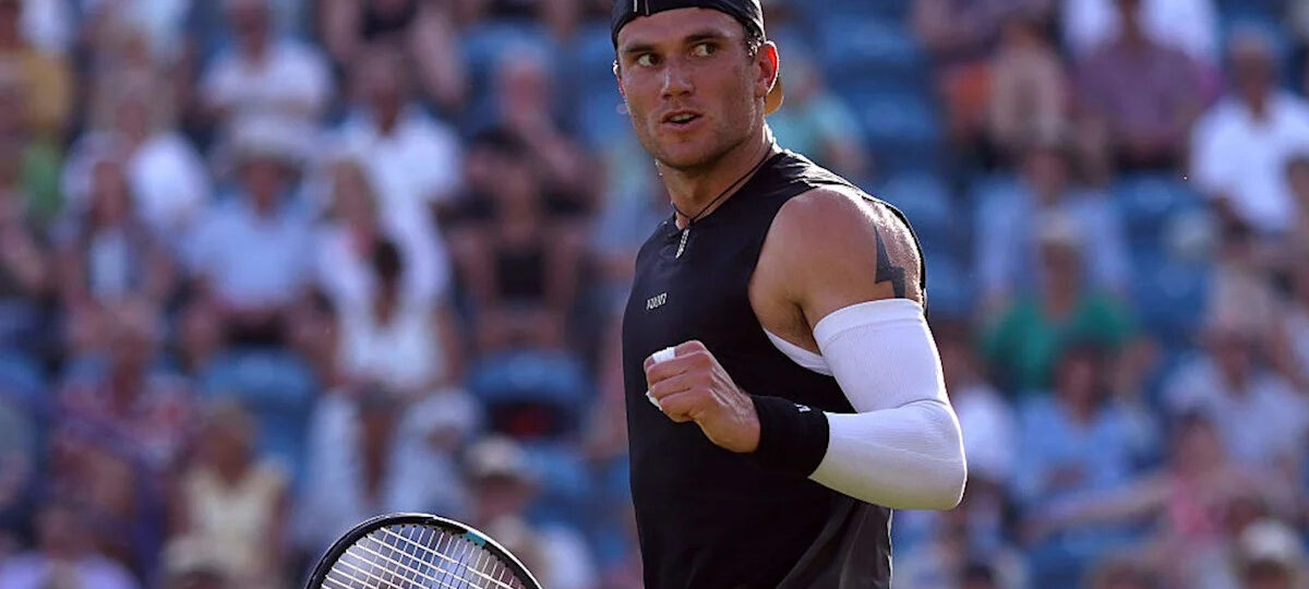 Draper into last eight to continue injury comeback