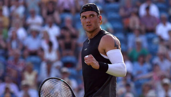 Draper into last eight to continue injury comeback