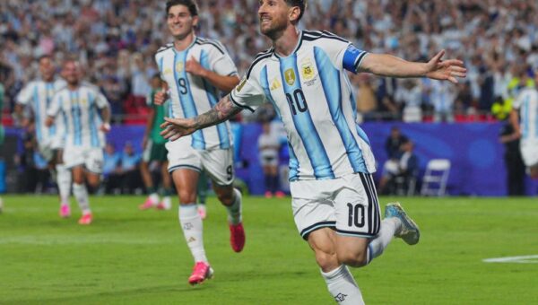 Messi dazzles to equal World Cup scoring record as Argentina breeze past Algeria