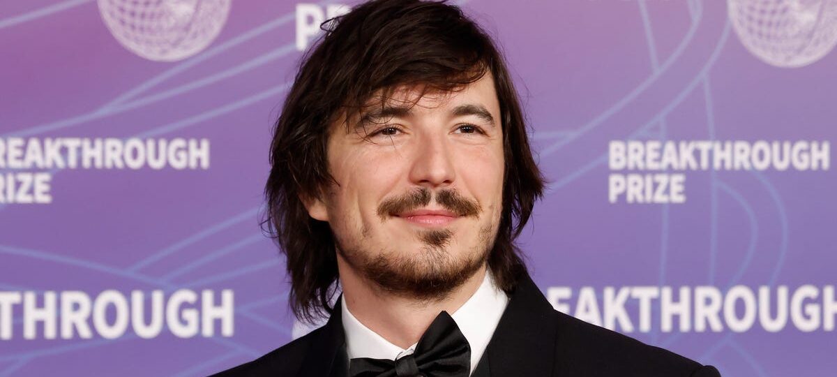 Robinhood layoffs will cut 10% as part of an org chart 'flattening.' Read the CEO's memo.