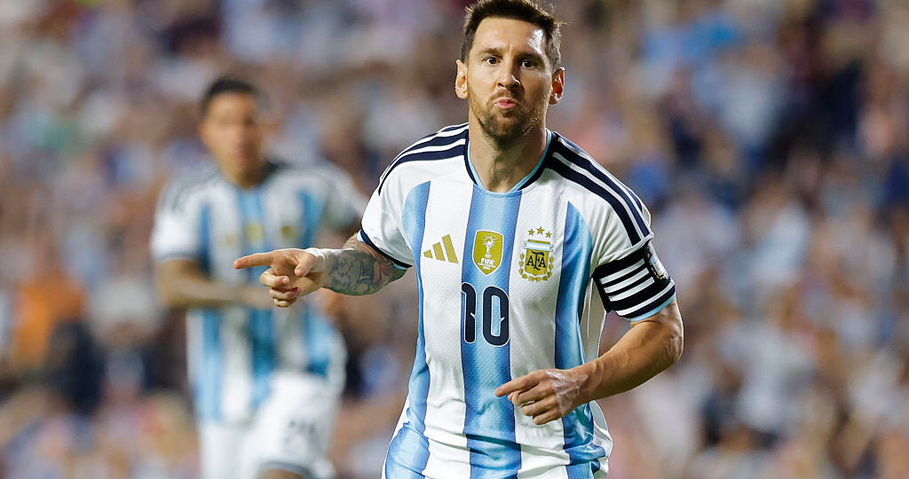 Will he end the curse? Messi steps up, scores and stay top