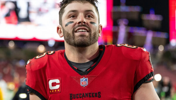 Steelers linked to Pro Bowl QB amid major contract issues