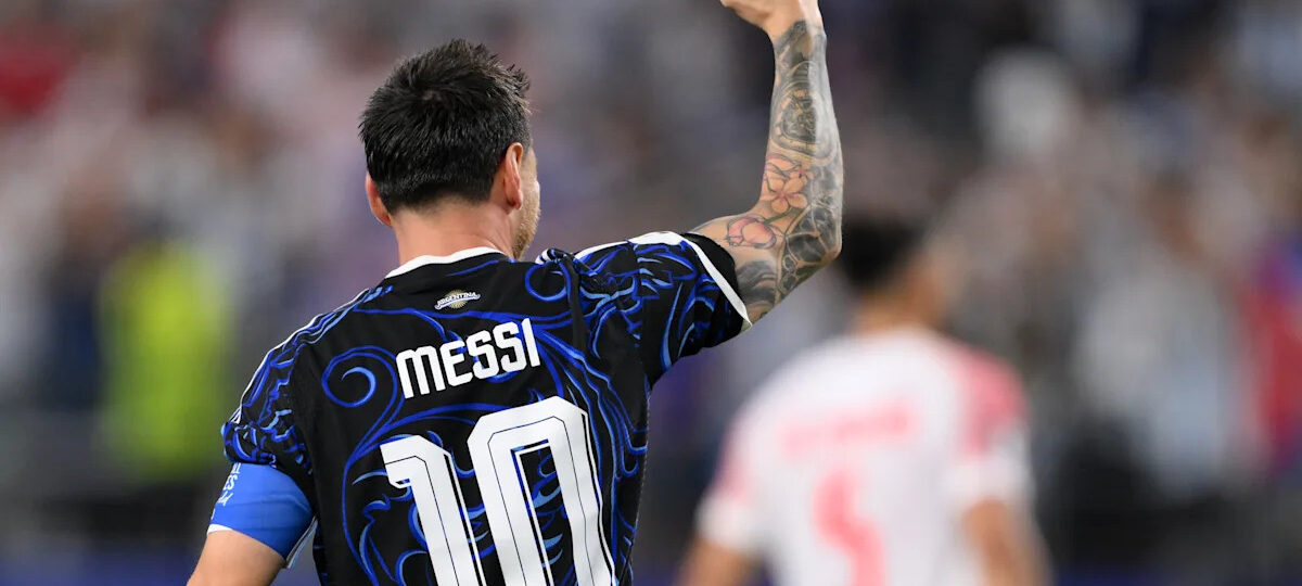 Messi unstoppable: off the bench, free-kick goal! 3-1 v Jordan