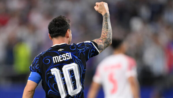 Messi unstoppable: off the bench, free-kick goal! 3-1 v Jordan
