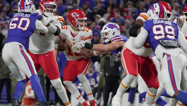 Indianapolis Colts eyeing former Pro Bowl defender before training camp