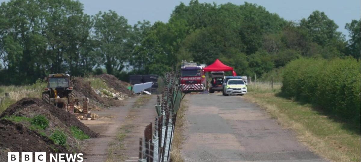 Pilot dies after plane crash near airfield