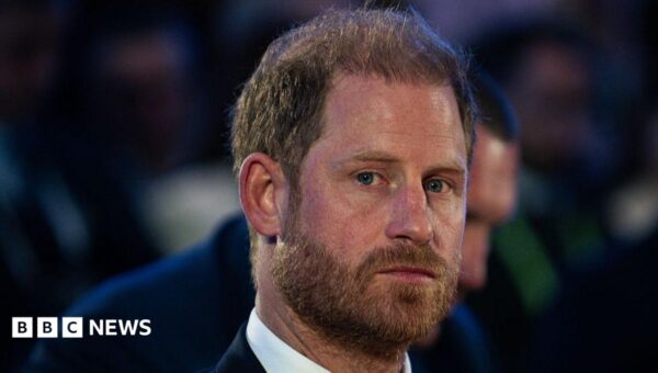 Harry reconsiders bringing Meghan and children on UK trip