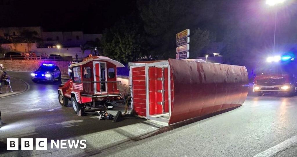 Tourist train overturns and injures 17 during Cártama tapas festival